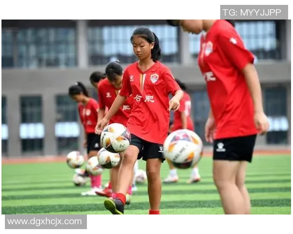 足球让孩子们在快乐中成长锻炼身心培养团队精神与合作能力